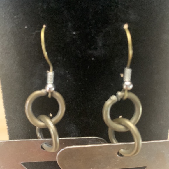 Triangle earrings - Picture 5 of 6